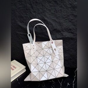 Issey Miyake WOMEN'S TOTE